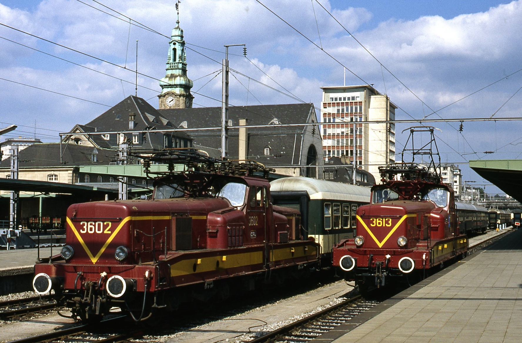 De elektrische tractie bij de Luxemburgse spoorwegen CFL werd verzorgd door de reeks 3600, die nagenoeg identiek is aan de Franse ‘Krokodillen’. Luxemburg, 1989.